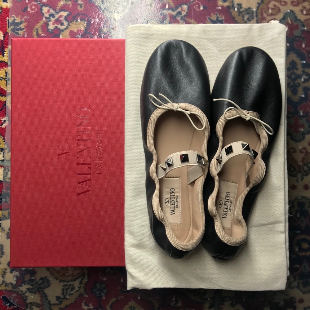 Valentino Garavani Rockstar: leather flat
